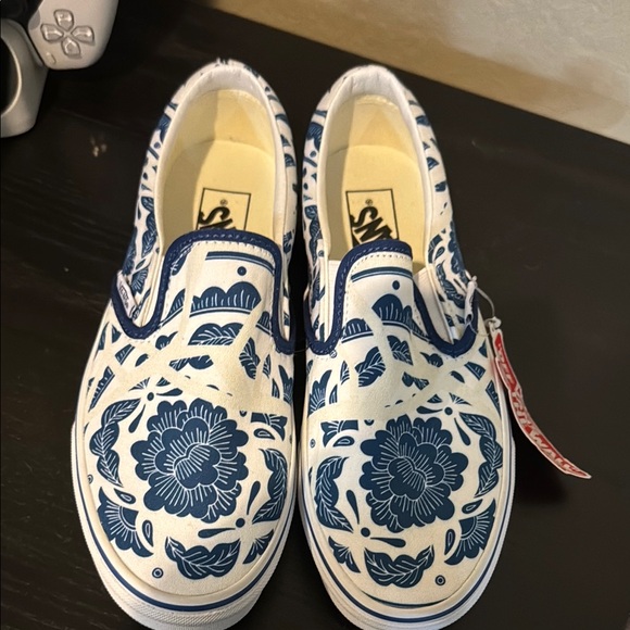NWT Unisex Vans Blue & White Off The Wall Sneakers W SZ 8, M SZ 6.5, EUR 38.5 - Picture 2 of 6